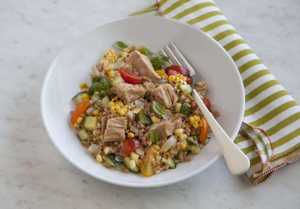 The Kitchen Doesn't Bite Farro Summer Salad With Tuna